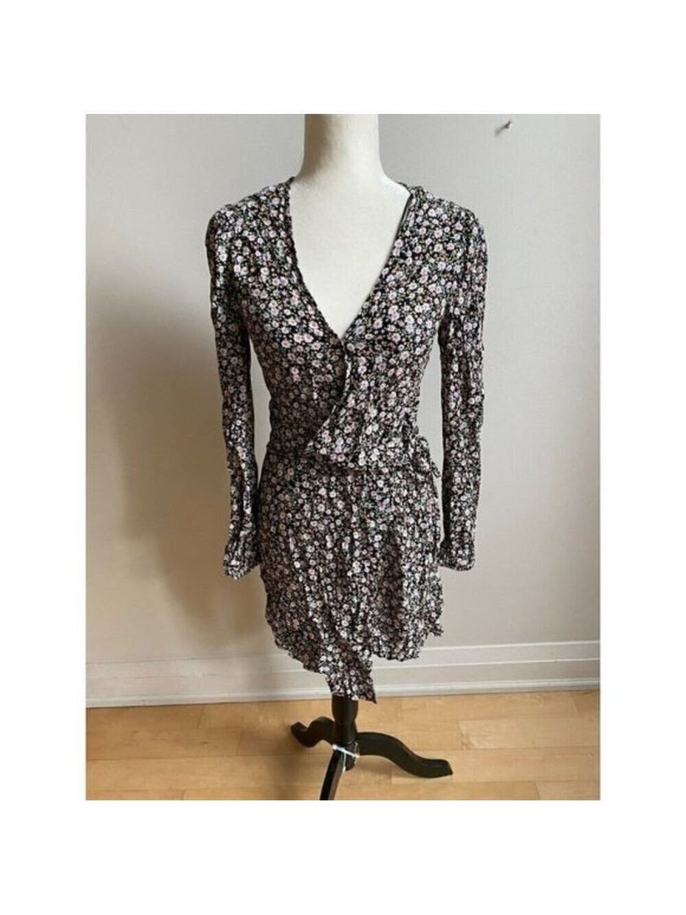 ELODIE Women mini wrap floral Dress BNWOT sz Xsmall NEW long sleeve